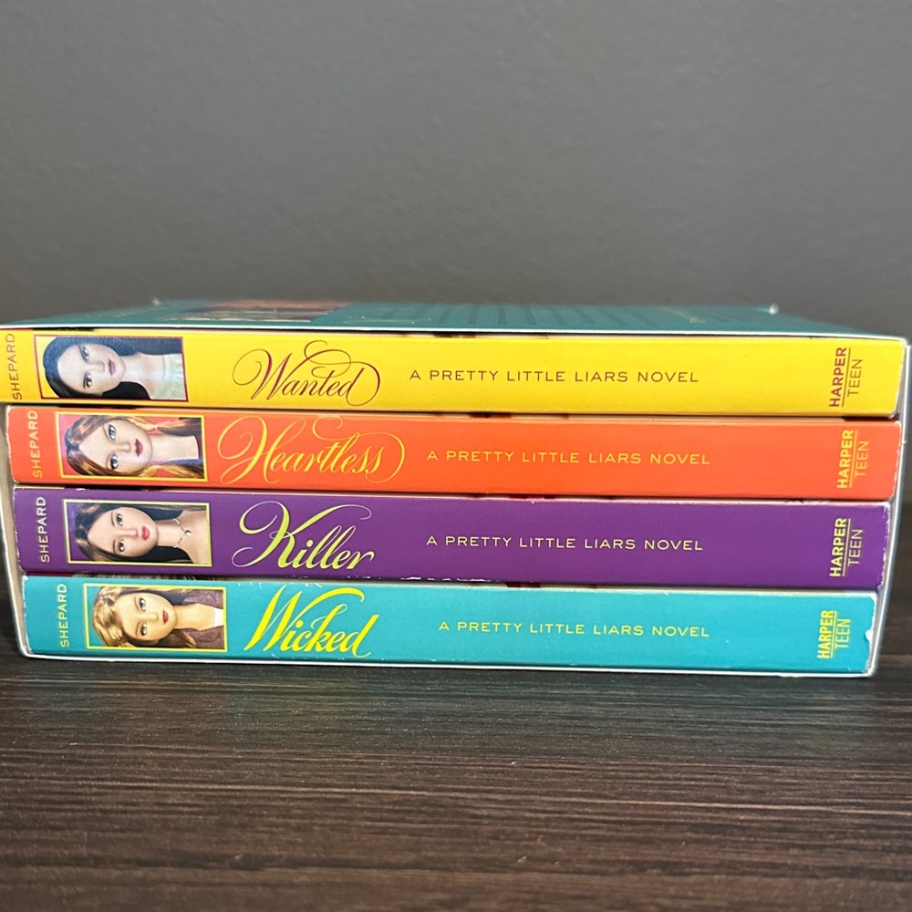 Sara Shepard - Pretty Little Liars boxed set of 4 books. Wicked - Picture 2 of 3